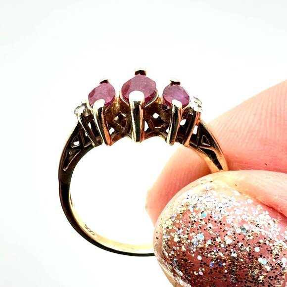 Estate Jewelry Womens Ring 10K Yellow Gold Ruby Diamond Ring Size 6 - Picture 3 of 7